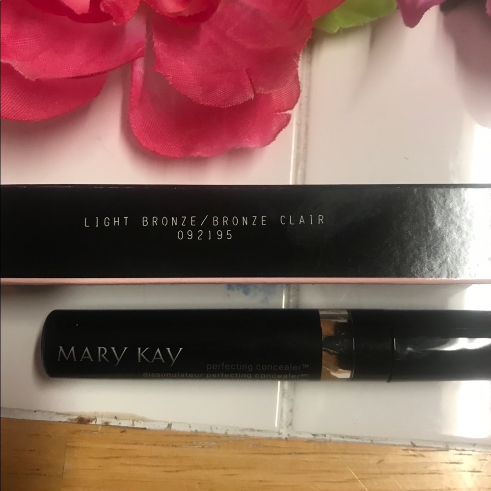Light Bronze Perfecting Concealer Mary Kay
